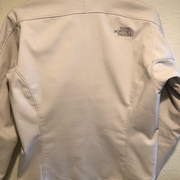 North Face women’s shell jacket. Great condition - Picture 5 of 5